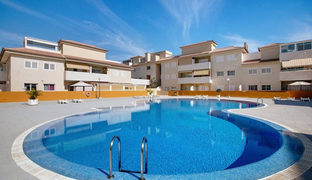 Oramas Beach House – Pool & Terrace, Private Terrace, Wi-Fi, Steps from the Beach in Puertito de Güímar