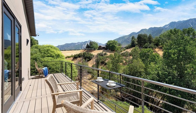 Organic-Modern Loft/Sauna, Cold Plunge, & Swim Spa/Wasatch Mountains in Sandy
