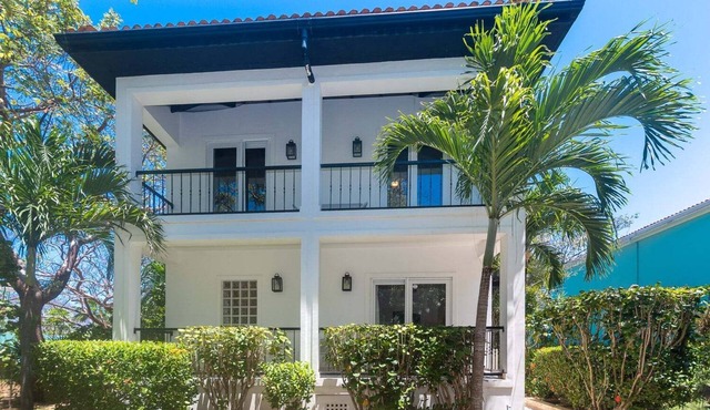 Perfect location overlooking the ocean in West End in Roatan