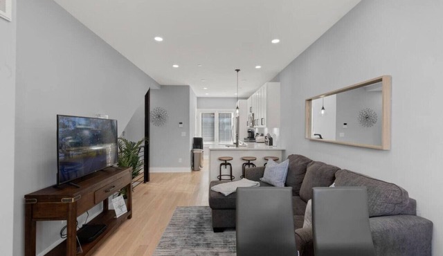 Prime Location+Steps from HStreet Corridor+Laundry in Washington