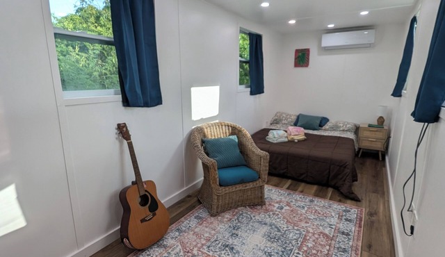 Private container 1 with AC in St John
