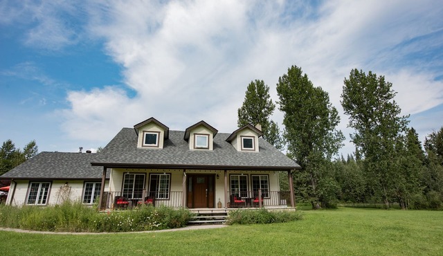 Private Home on 10 Acres 12 minutes from Golden, BC. in Blaeberry