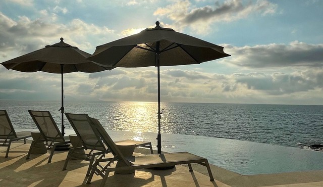 PRIVATE ROMANTIC OCEAN FRONT LUXURY in Conchas Chinas