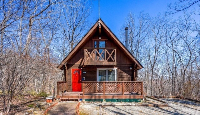 Private Scandinavian Log House with Natural Hot Springs & BBQ