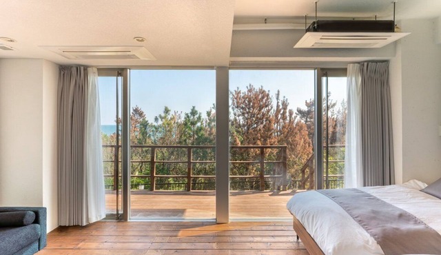 Private villa with sauna overlooking the horizon | A front-row seat on the ocean