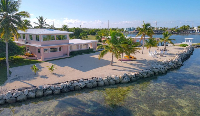 Private Waterfront Home, Heated Pool, Beach, Tiki w/Grill, Dock, Kayaks, Sunset in Long Key
