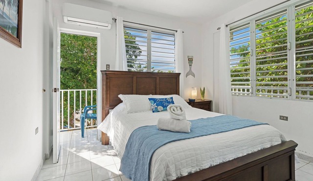 Punta Aguila Beach House/Pool/Billiard Table/7 beds + 2 Private rooms in Pole Ojea