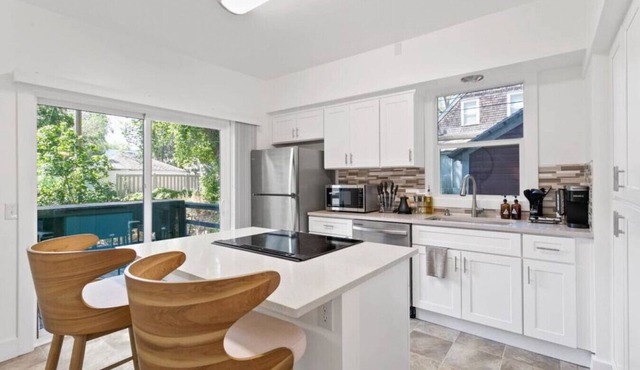 Quaint South Hill Home w/Luxury King Bed & Wifi! in Spokane