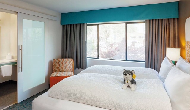 Quiet Seattle Spot | Perfect for Couple: Bustling University Village in Seattle