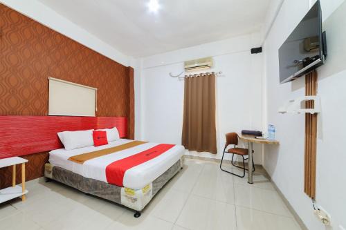 RedDoorz near Cilandak Town Square in Jakarta