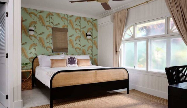 Romantic Maui Hideaway at The Historic Wailuku Inn in Wailuku