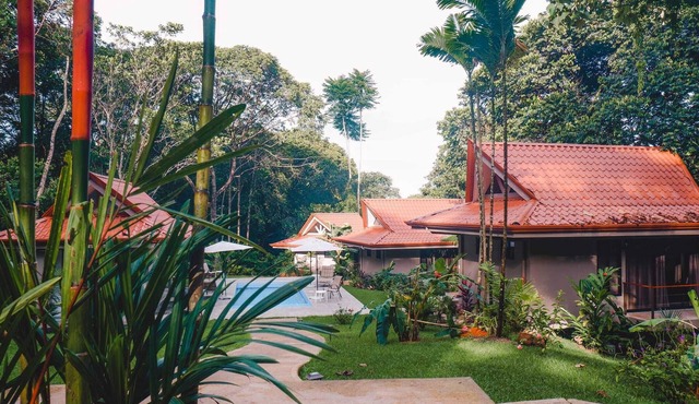 Royal Sabitha, Private Luxury Jungle Oasis w/pool & yoga deck! 5min from Surf! Dominical in Bahía Ballena