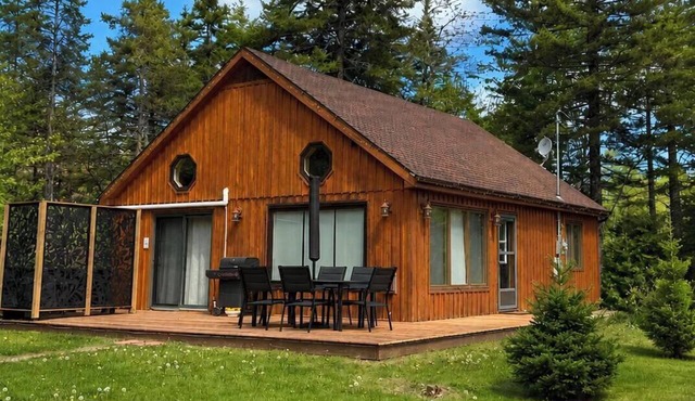 Rustic Cottage in Falls Lake With Hot Tub - Partridge Perch in Vaughan