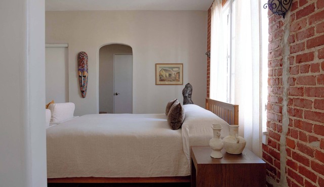 Rustic Studio in Los Feliz - Fully Furnished in Los Angeles