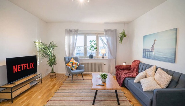 Scandi-Boho 1BR | Calm & Well-Connected Location in Gothenburg