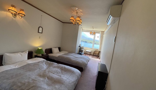 Shoji Lake Hotel