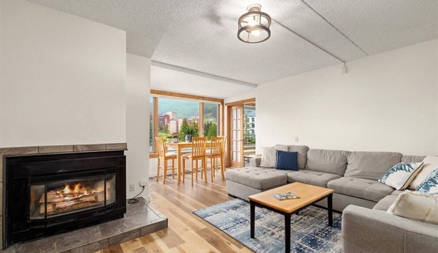 Sleek & Spacious Retreat in Center Village. Free wifi & covered parking space. in Frisco