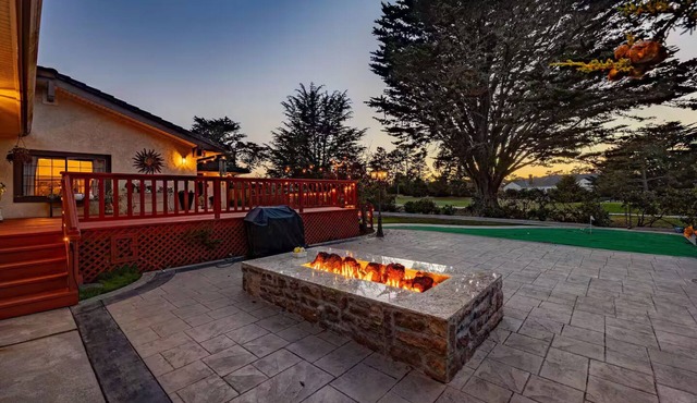 Spacious 4300 sq ft Bay Escape – On Golf Course & Near to Beach and Trials in Half Moon Bay