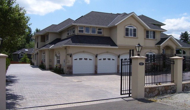 Spacious 5-bedroom villa in charming Bothell Sleeps 16+ in Bothell