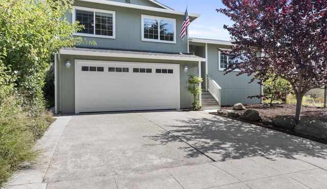 Spacious Coastside Home! in Moss Beach