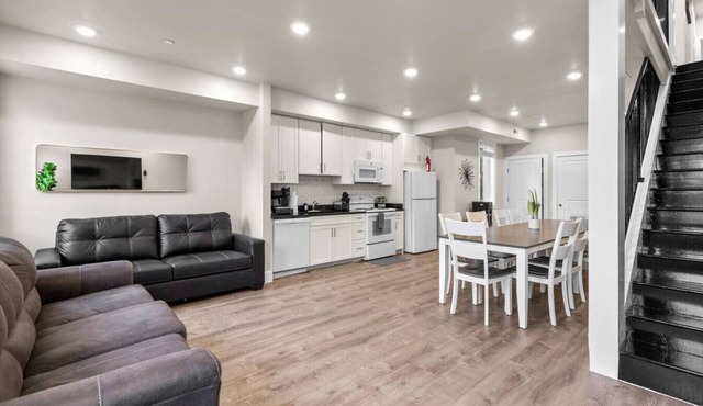 Spacious District Dwelling+6Bed+4Bath+Well Located in Washington
