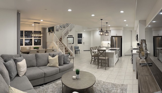 Spacious home in Palm Springs area, Indio. Close to all festivals. Sleeps 14+ in Indio