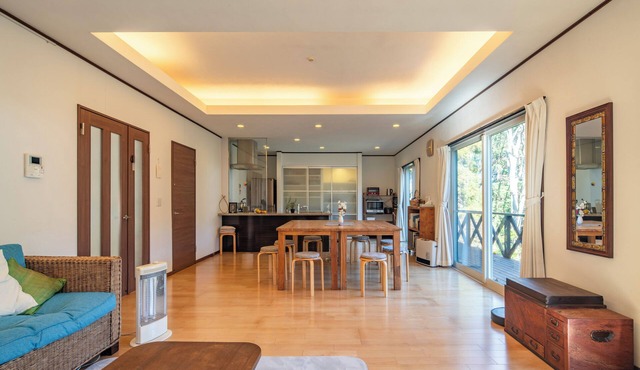 Spacious house with garden and log cabin in Izu highlands, 2 hours from Tokyo.