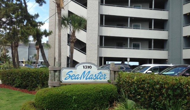 Spacious Ocean front first floor pool side Condo in Garden City Beach 3BR 3BA in Murrells Inlet