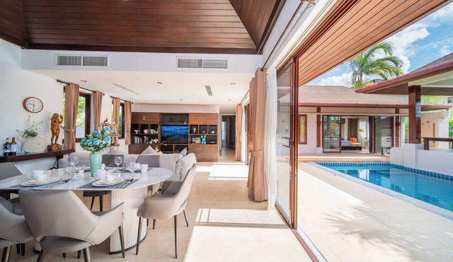Spacious Private 4 BR Villa With a Working office in Tambon Wichit