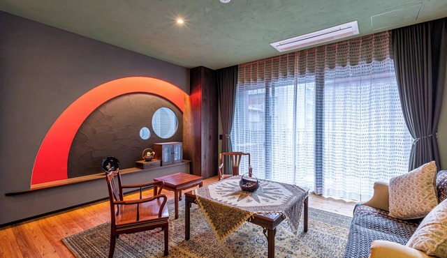 Spacious & Serene 84 ㎡ Retreat near Dotonbori, Kuromon Market & Shinsaibashi