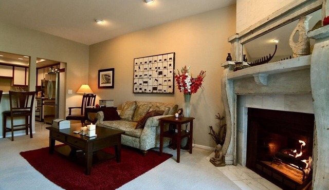 Sparkling Pool View 2BR-2BA by LAX & Beach in Playa Del Rey