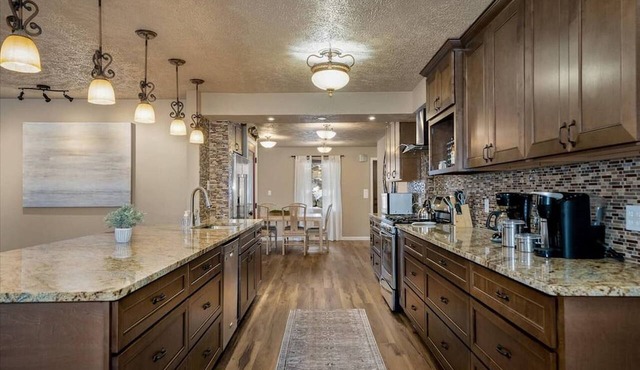 Spokane South Hill entertainer’s haven w/theater, wine room & BBQ patio. in Spokane