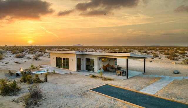 Starlit Dunes | spa, pool table, bocce, 360° views in Joshua Tree