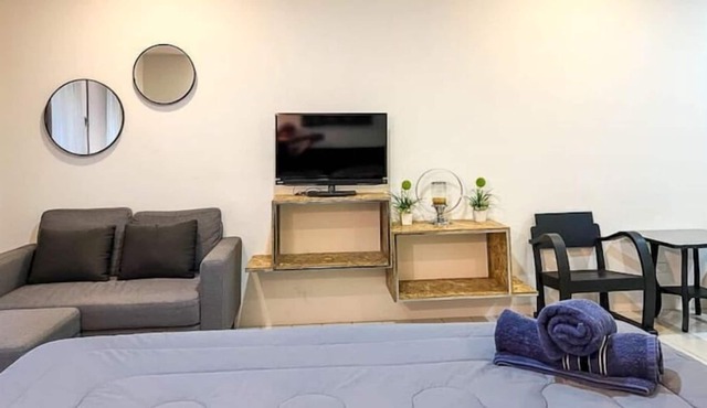 Studio Apartment with Balcony in Center of Nimman in Chang Wat Chiang Mai