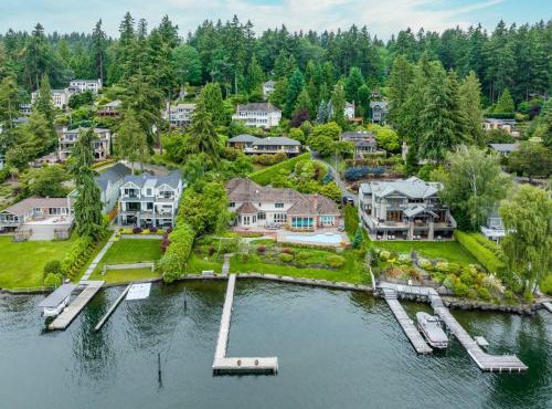 Stunning Waterfront Mansion with Pool and Hottub in Mercer Island