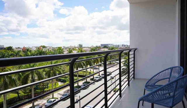 Stylish Studio | Resort-Style Amenities in Doral