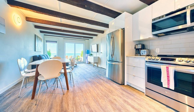 Suite 211: Beautiful 3-Bedroom Beachfront Townhouse in Wainfleet