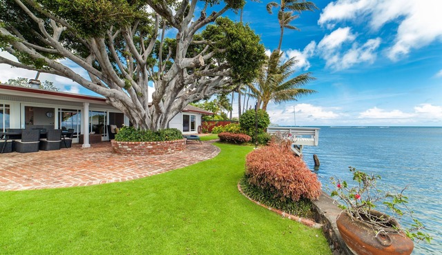 Sunset View-Ocean Front - East Honolulu - Cottage Charmer! in Honolulu