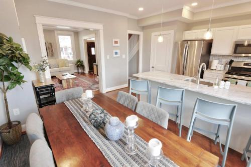 Taylor St Townhouse - Private Parking in Washington