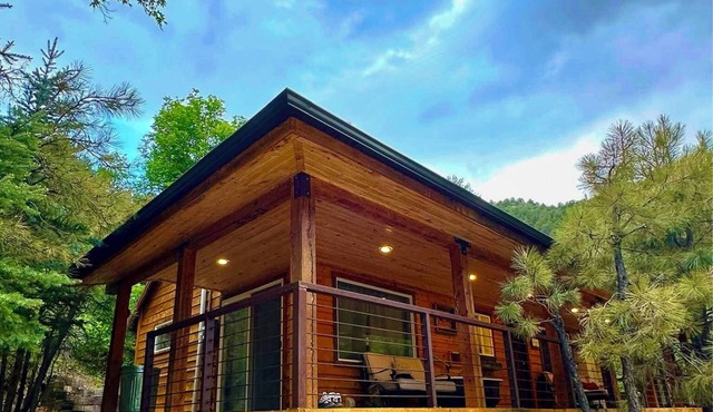 The Hideaway, A Concealed Cabin @ East Zion & Bryce in Glendale