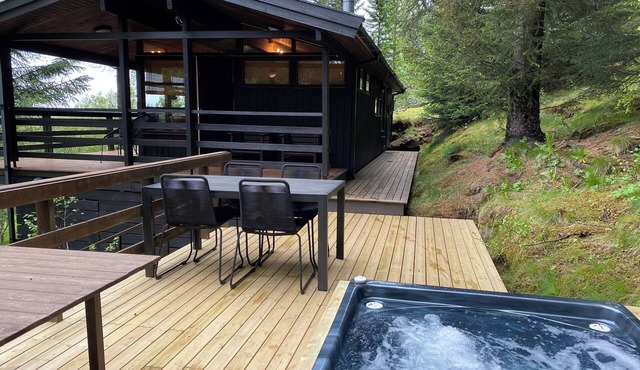 The Secret Cabin with hot tube in nature reserve close to Reykjavik in Hafnarfjordur