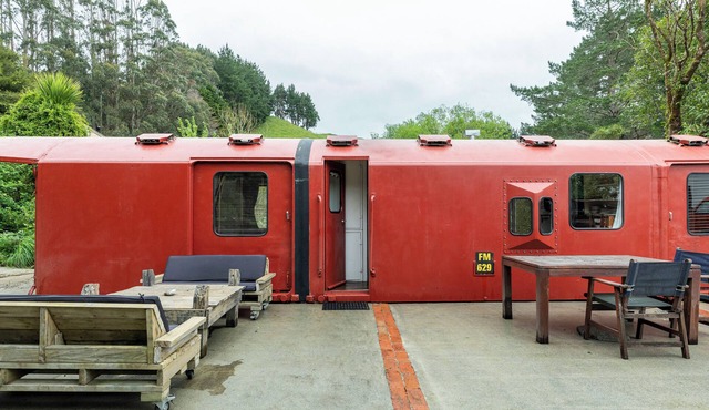 Tiny House Train-Eco Stay in Upper Hutt
