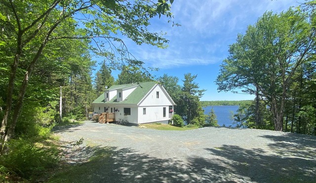 Tranquil Lakefront Property, Situated in the Heart of the South Shore in Camperdown