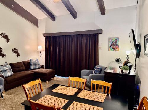 Treetop Condo in Yosemite-Sleeps 6-Balcony in Yosemite West