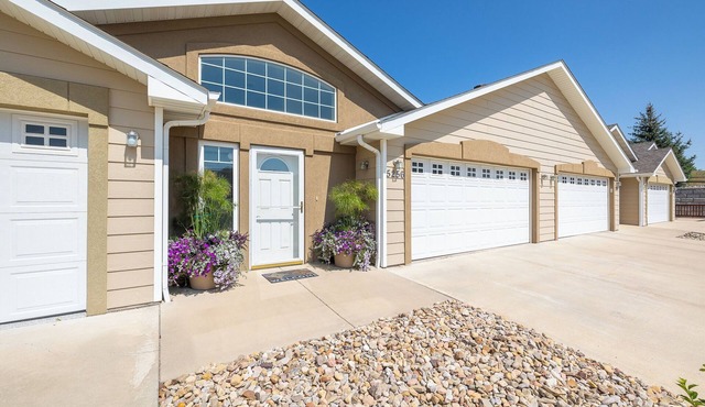 Two bedroom townhome, central to most popular destinations within Rapid City. in Rapid City