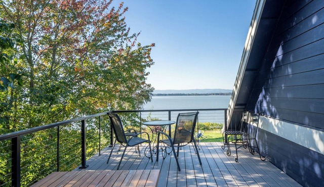 Upscale Lakefront ADU w/Access to Pickleball Court in Vancouver