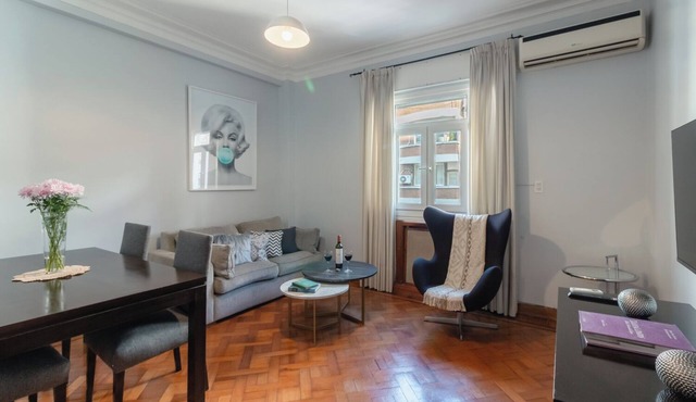 Upscale & Spacious Recoleta Condo - Blazing fast WiFi - Four Seasons Mattress in Buenos Aires