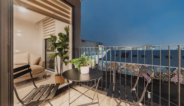 Very Central 2BR - Balcony & Full Kitchen in Christchurch