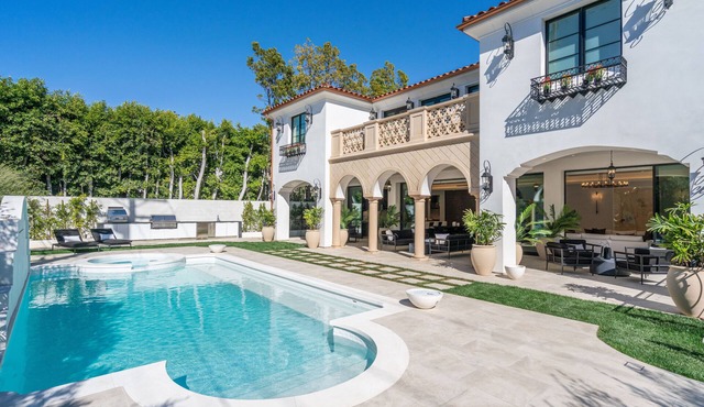 Villa Gemma by LuxJB 🏆 Beverly Hills Mansion Steps from Rodeo Drive in Beverly Hills