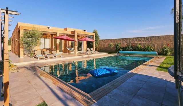 Villa Iris Marrakech: Modern elegance with heated pool and private hammam in Alouidane